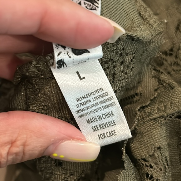 WISHLIST Seamless Bralette Size Large in Color
OLIVE - Picture 5 of 5